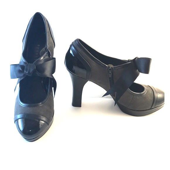 Apostrophe Shoes - Apostrophe black and gray bow zip heels 6